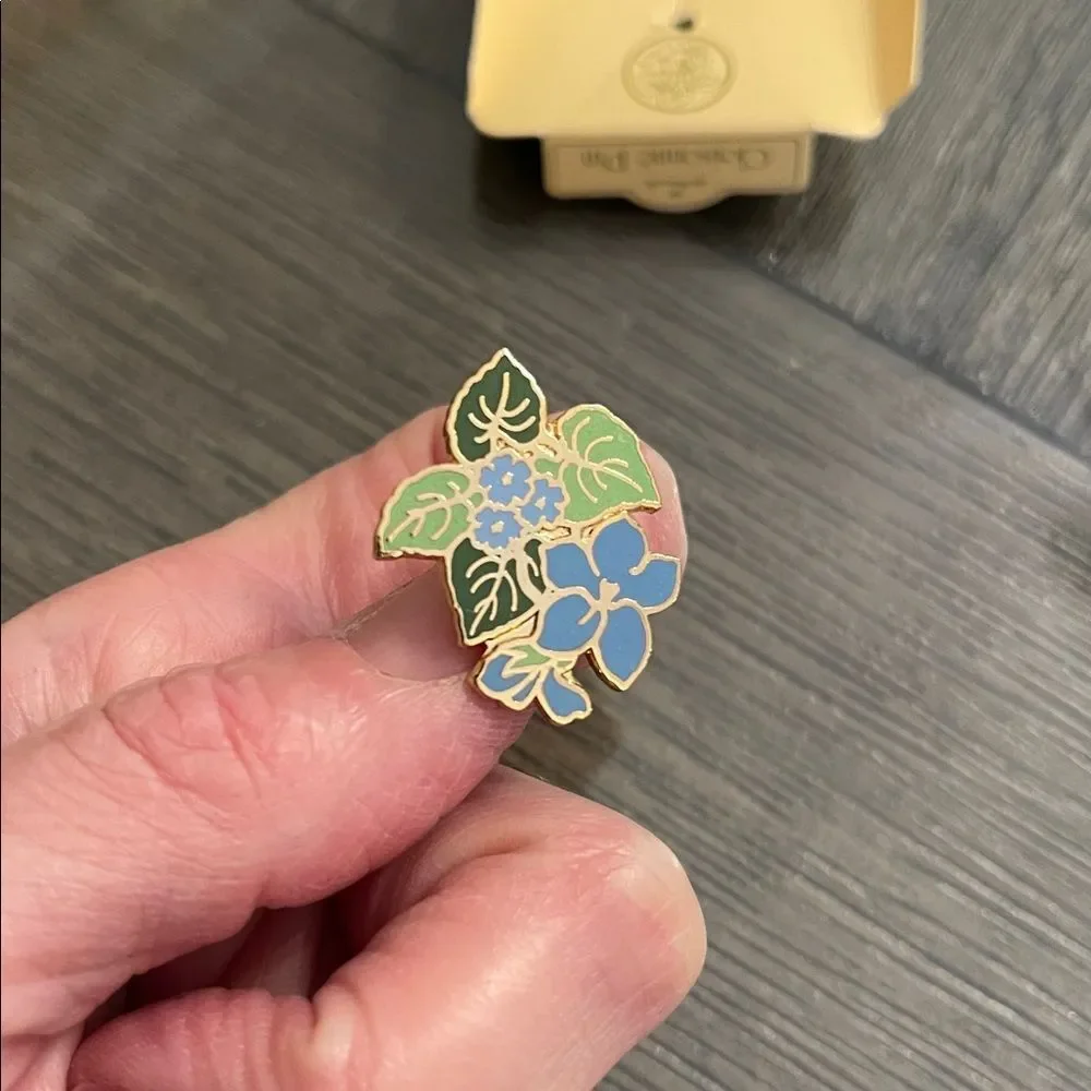 Vintage Hallmark Cards Inc. Forget - Me - Not Flower Enamel Cloisonné Pin Brooch